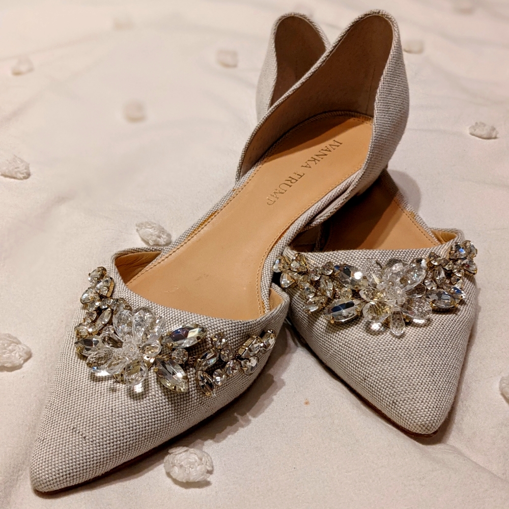 Ivanka Trump 8M White Trika Pointed Toe D'orsay flats